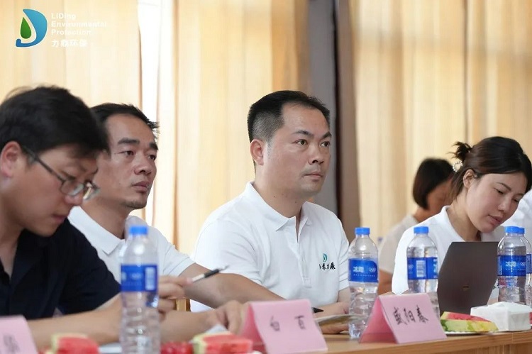 力鼎環(huán)保董事長對(duì)清道夫全屋系統(tǒng)技術(shù)和本次研討會(huì)做總結(jié)陳詞