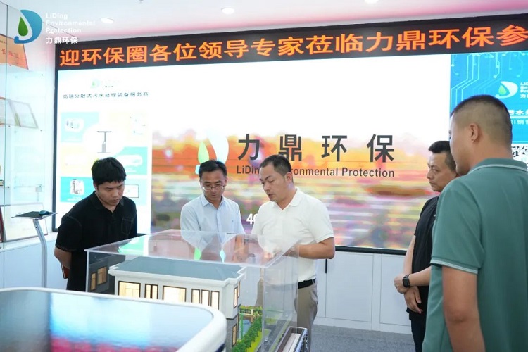 水務集團領導蒞臨力鼎環(huán)?？偛繀⒂^
